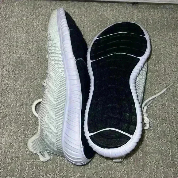 NWOT FASHION SNEAKERS - Picture 4 of 4